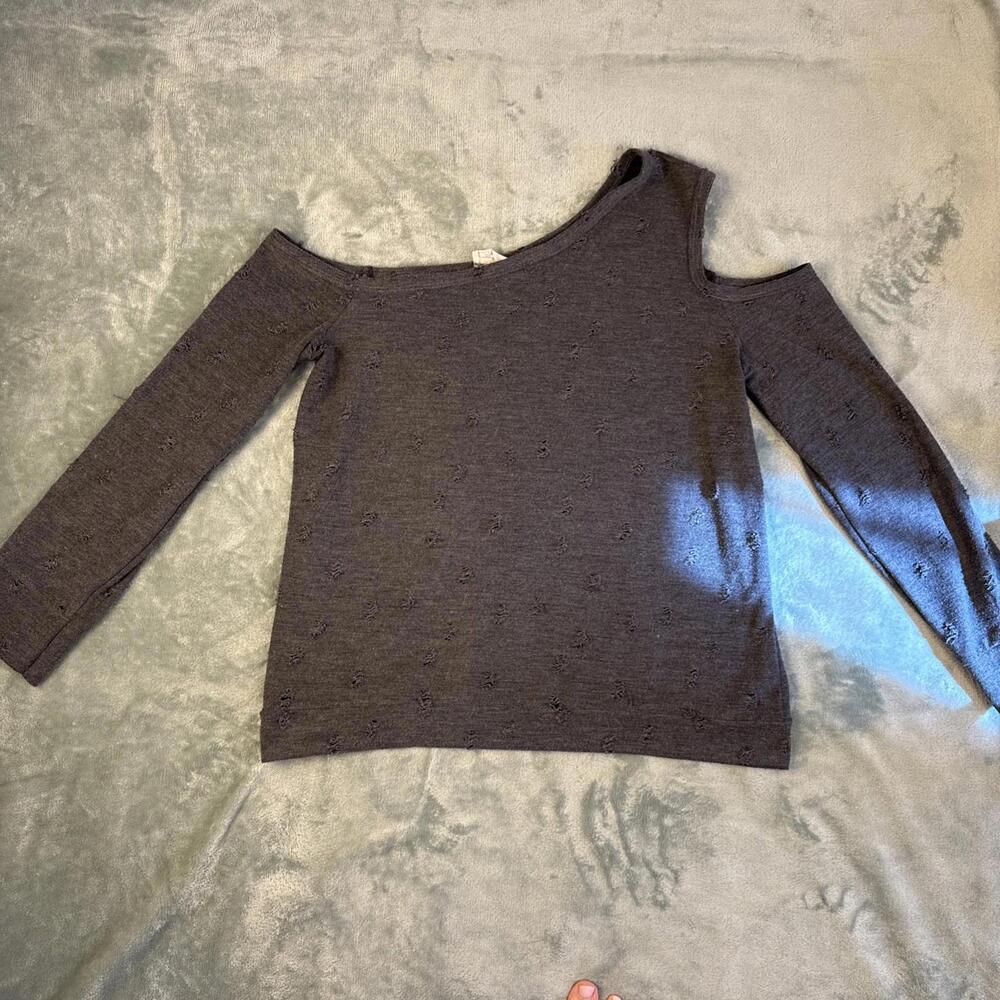 BiBi Women’s Asymmetrical Cutout Long Sleeve Distressed Gray Top - No Size